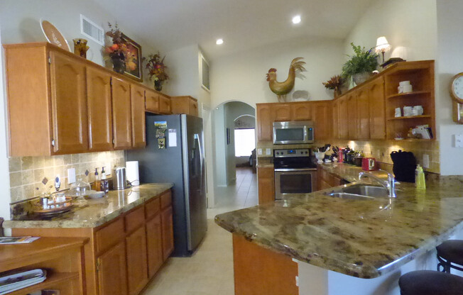 Great 2/2 home in Pebble Creek subdivision in Goodyear!