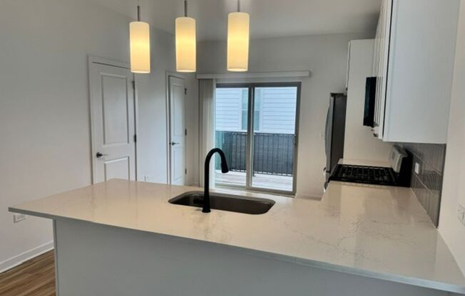 2 beds, 1.5 baths, 1,730 sqft, $2,595, Unit 15655 Lamon Avenue