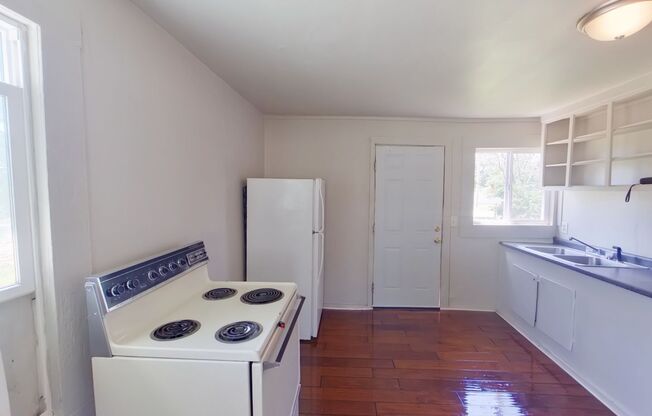 2 beds, 1 bath, $795