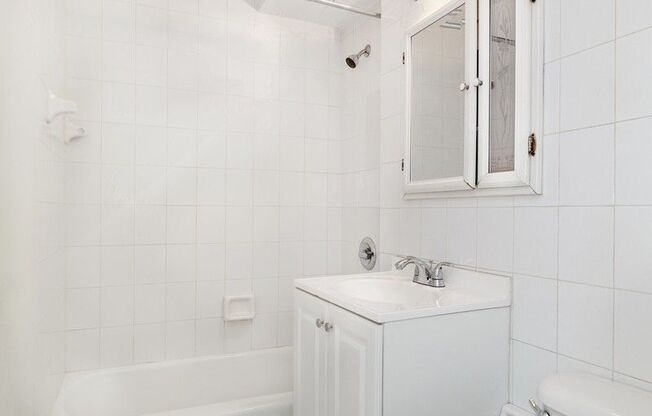 1 bed, 1 bath, $3,500, Unit 3C