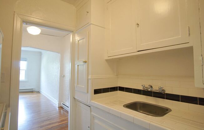 1 bed, 1 bath, $1,395, Unit 05