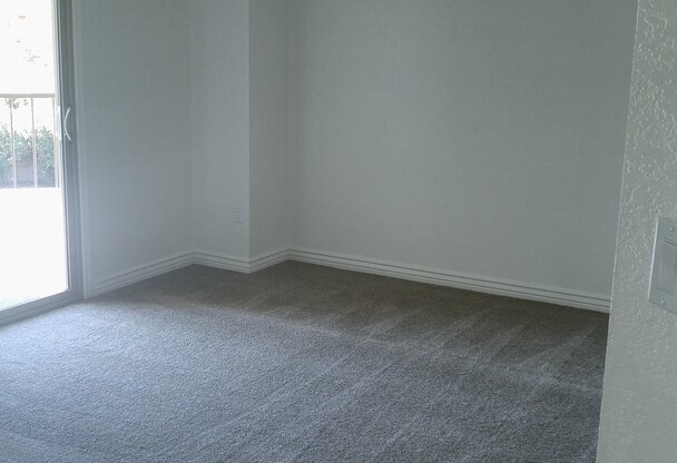 1 bed, 1 bath, 704 sqft, $1,400, Unit 244