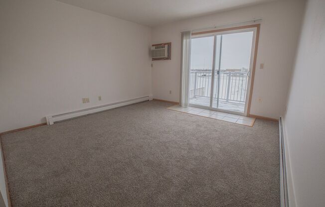 2 beds, 1 bath, 820 sqft, $825, Unit 320