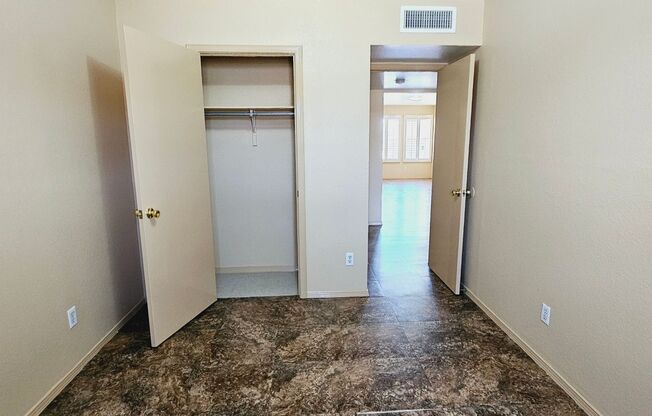 2 beds, 1 bath, 944 sqft, $1,050, Unit Unit B