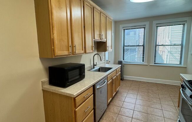 3 beds, 2 baths, 1,235 sqft, $2,595, Unit 617-1A