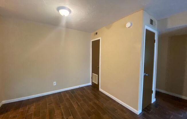 1 Bedroom 1 Bath Condo *NW Expressway*******SECTION 8 APPROVED PROPERTY****SPRING SPECIAL
