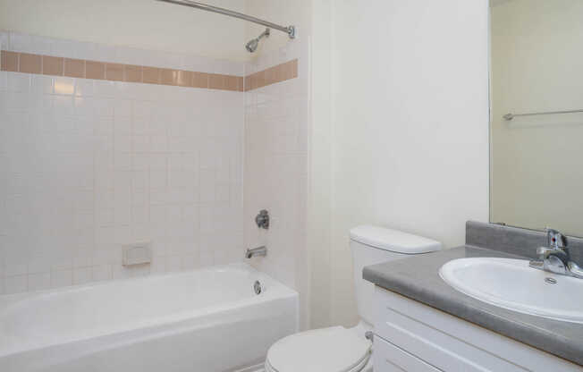 Sonterra at Foothill Ranch Apartments Bathroom