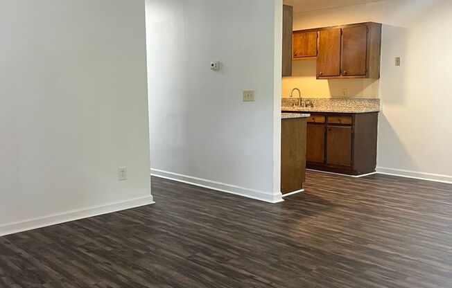 2 beds, 1 bath, 940 sqft, $1,325, Unit E7