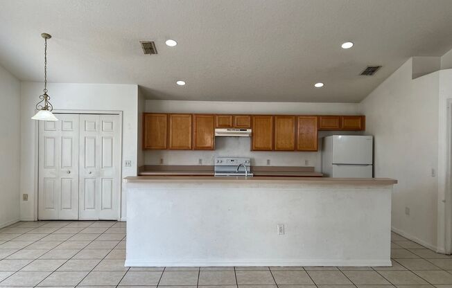 3 beds, 2 baths, $1,890, Unit OSCEOLA