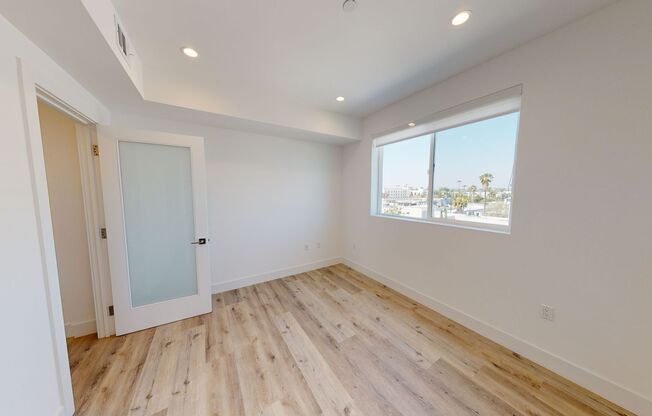 3 beds, 2.5 baths, 1,275 sqft, $3,598, Unit 414