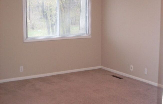 2 beds, 1.5 baths, 1,500 sqft, $1,460, Unit 8476
