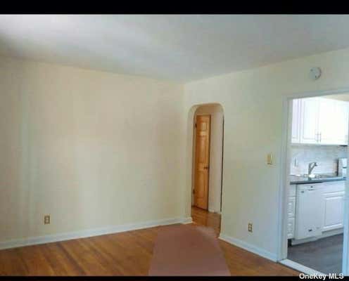 3 beds, 1 bath, 850 sqft, $2,900