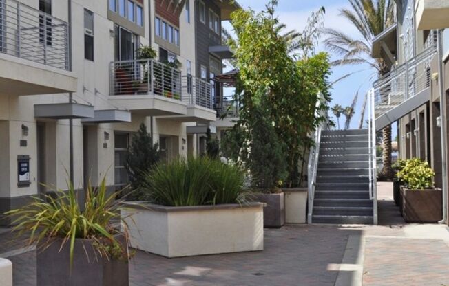 2 beds, 2.5 baths, 2,795 sqft, $5,750