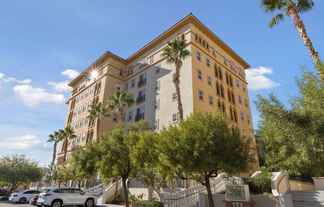 Furnished Exquisite 1-Bedroom Luxury Condo Minutes from the LV Strip with Resort-Style Amenities