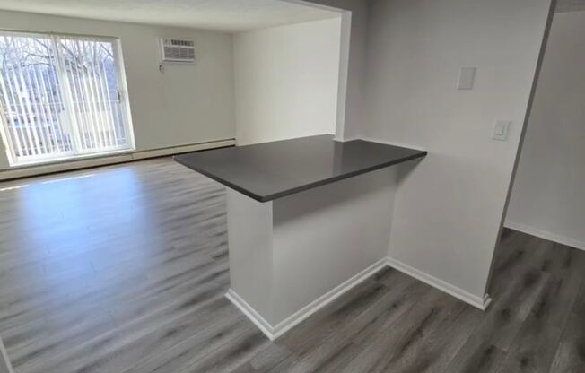 2 beds, 1.5 baths, 980 sqft, $1,525, Unit 102