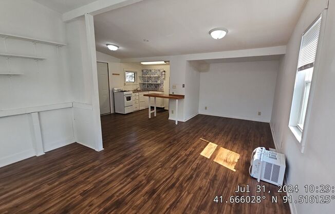 2 beds, 1 bath, 1,000 sqft, $1,350, Unit 1330