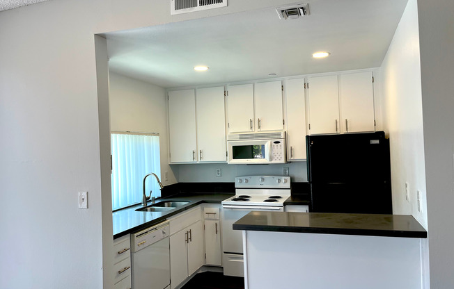 Studio, 1 bath, 600 sqft, $2,498, Unit 201