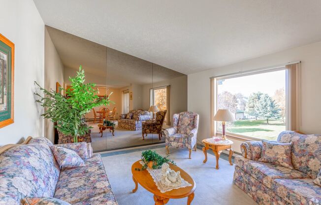 2 beds, 1 bath, 902 sqft, $1,165, Unit 126