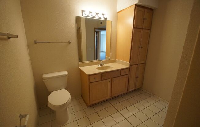 1 bed, 1 bath, 780 sqft, $1,374, Unit 220