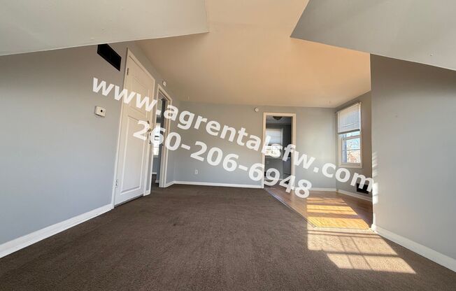 1 bed, 1 bath, 728 sqft, $750, Unit 325 1/2 Dalgren Ave