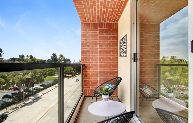 2 beds, 2 baths, 879 sqft, $4,050, Unit 304 P
