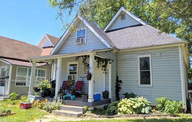 Spacious 2 bed 1 bath with bonus loft!