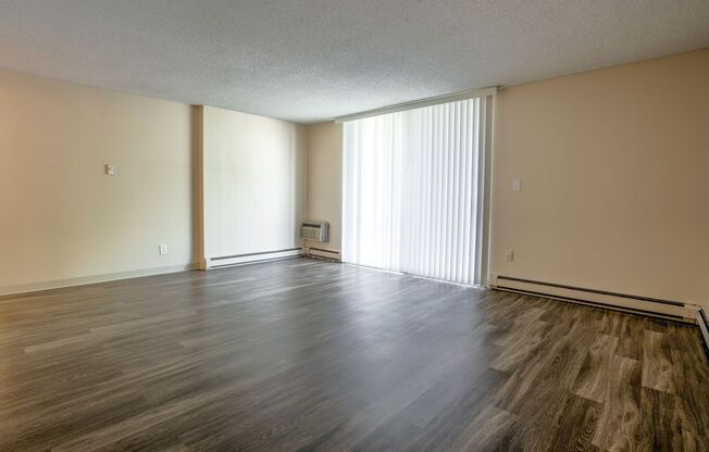 2 beds, 1 bath, 1,015 sqft, $1,565, Unit 182