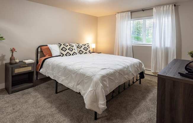 Eagle Rock Apartments in Spokane Valley, Washington Model Bedroom