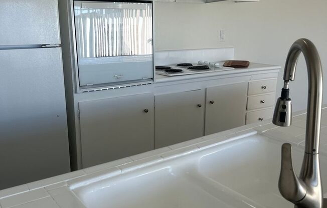 1 bed, 1 bath, $2,000, Unit 218