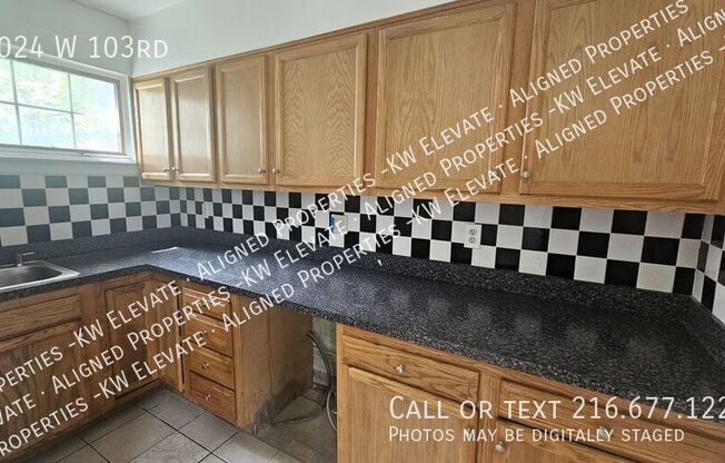 3024 W 103 ST