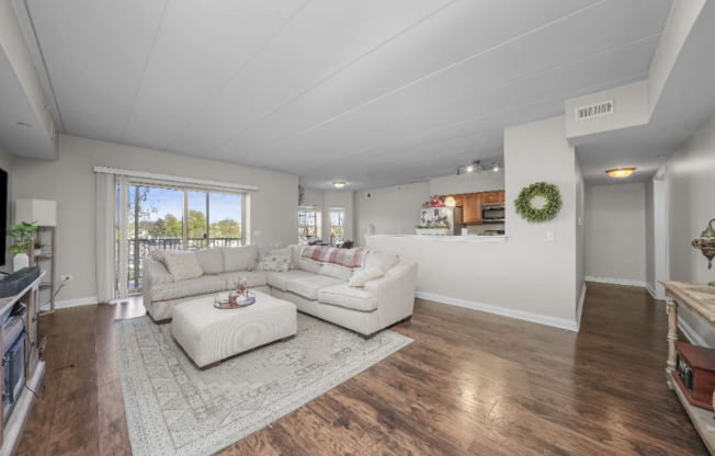 7250 W 157 ST