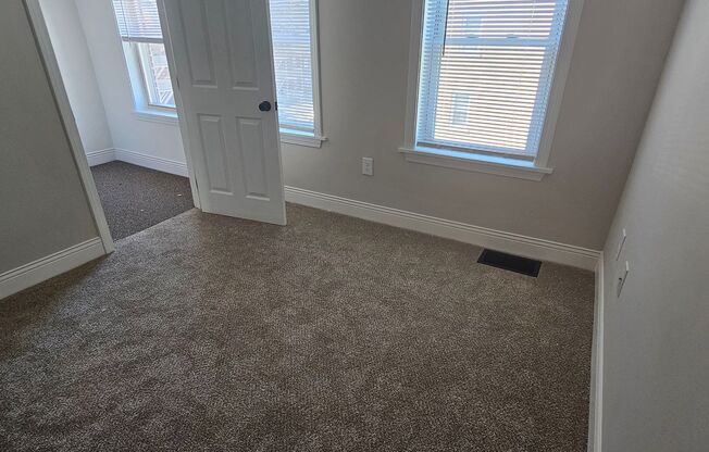 2 beds, 1 bath, 760 sqft, $2,400, Unit 13 Keegin