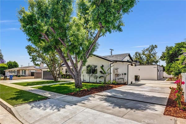 18152 SUNBURST ST