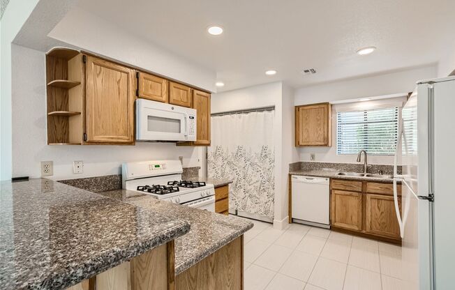 Los Prados Golf Course Community, 4 Bedroom Home!