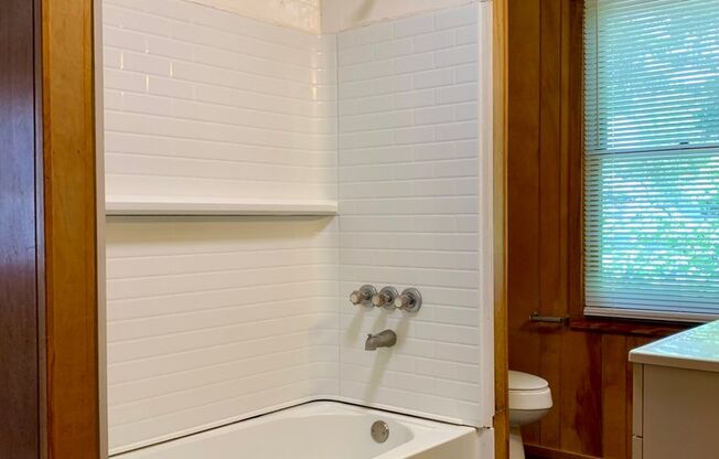 4 beds, 2.5 baths, $4,200