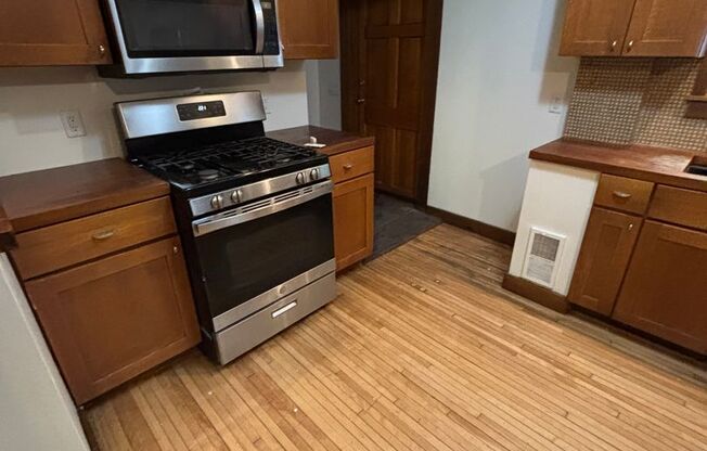 Single Family Home in Bryn Mawr/Harrison - Updated Kitchen + Dishwasher!