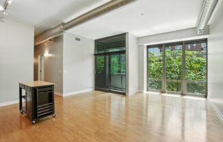 684 W WAYMAN