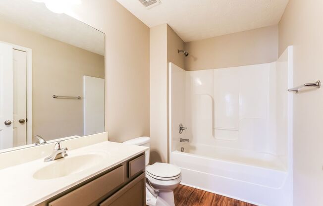1 bed, 1 bath, 822 sqft, $775, Unit C05