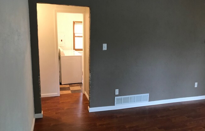 2 beds, 1 bath, $875