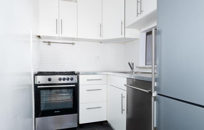 1 bed, 1 bath, 700 sqft, $3,500, Unit 14-E