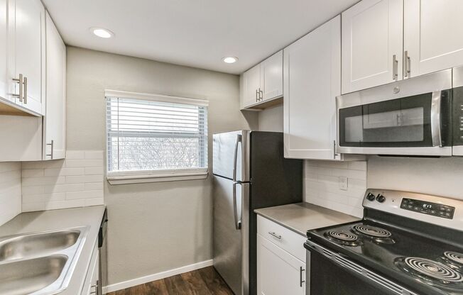 1 bed, 1 bath, 540 sqft, $1,400, Unit B