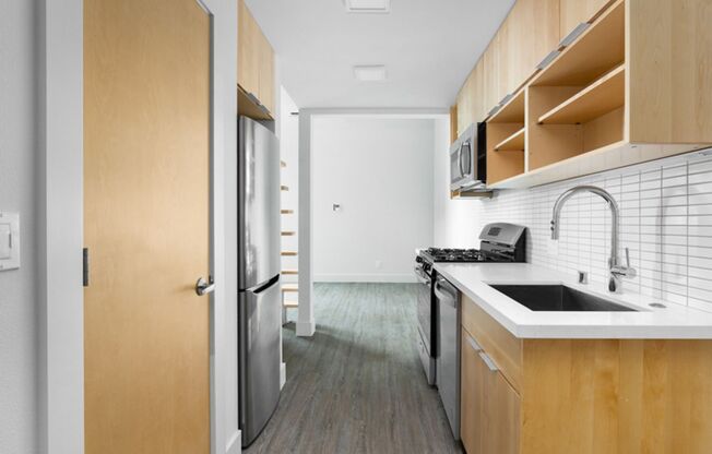 Studio, 1 bath, 303 sqft, $1,461, Unit 408