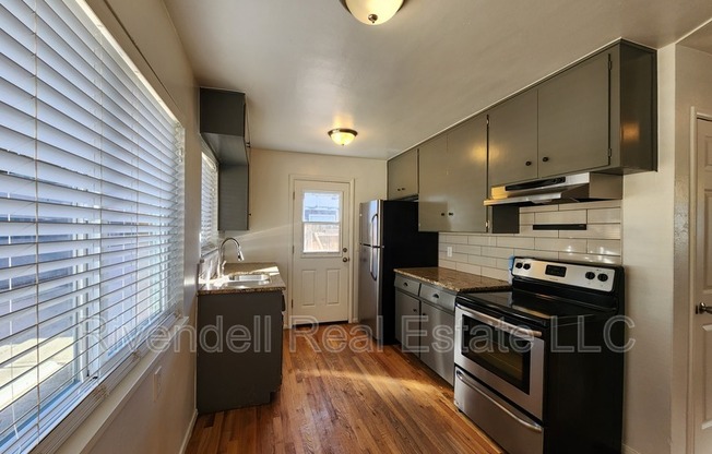 1320 WINONA CT