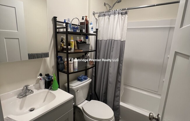 1423 CAMBRIDGE