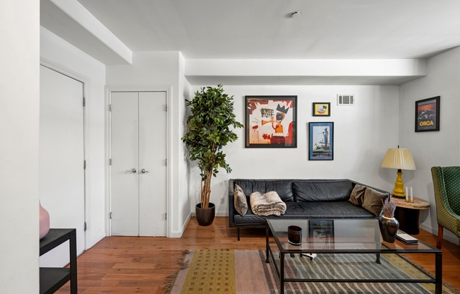 868 METROPOLITAN AVE