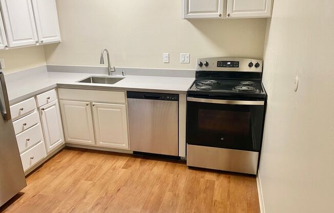 Sunny Terra Linda 2bed/1 ba. New Appliances! New Carpets! Parking! Storage! Pool! - PROGRESSIVE