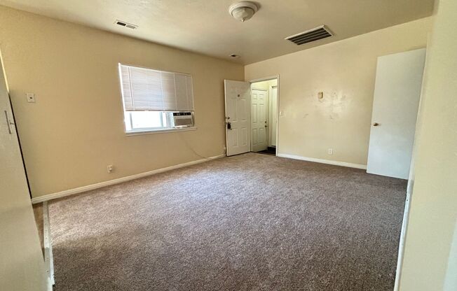 2 beds, 1 bath, 735 sqft, $1,050, Unit A2