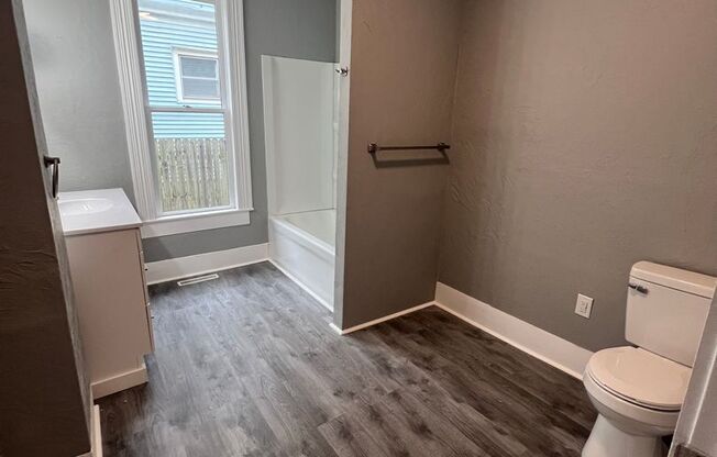 2 beds, 1 bath, $1,025