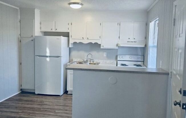 1 bed, 1 bath, 576 sqft, $715, Unit 3625-J