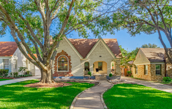 915 STEWART DR
